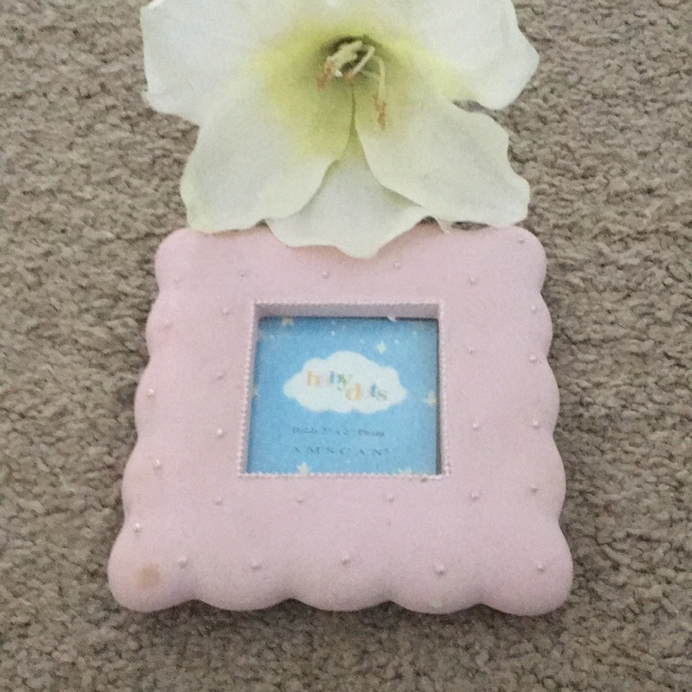 5/$25❄️ Square baby frame w/ little faux pearls.